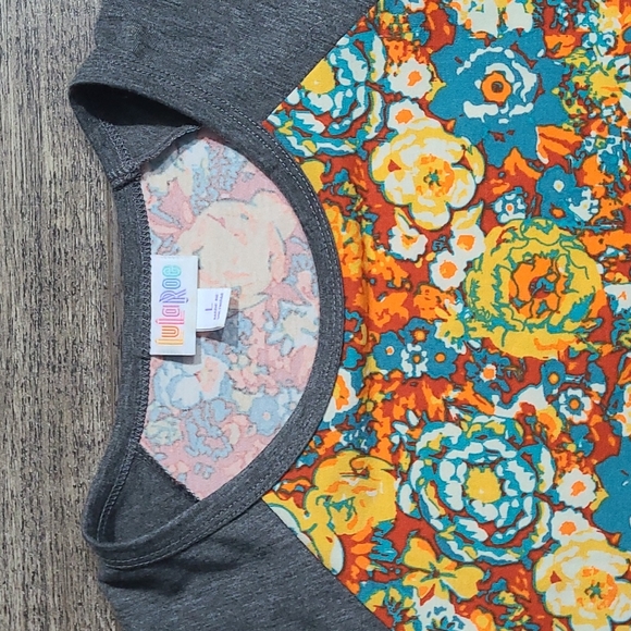 Large LuLaRoe Randy Baseball Tee - Picture 2 of 3